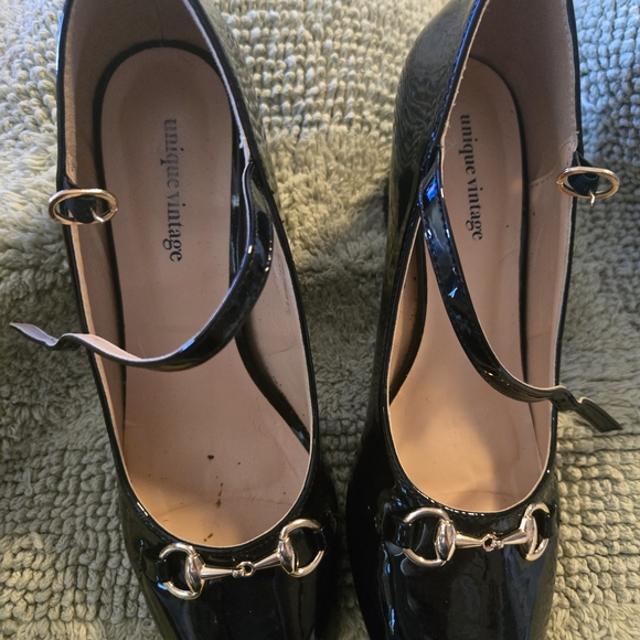 Unique Vintage Glossy Black Mary Jane Heels - Picture 1 of 3